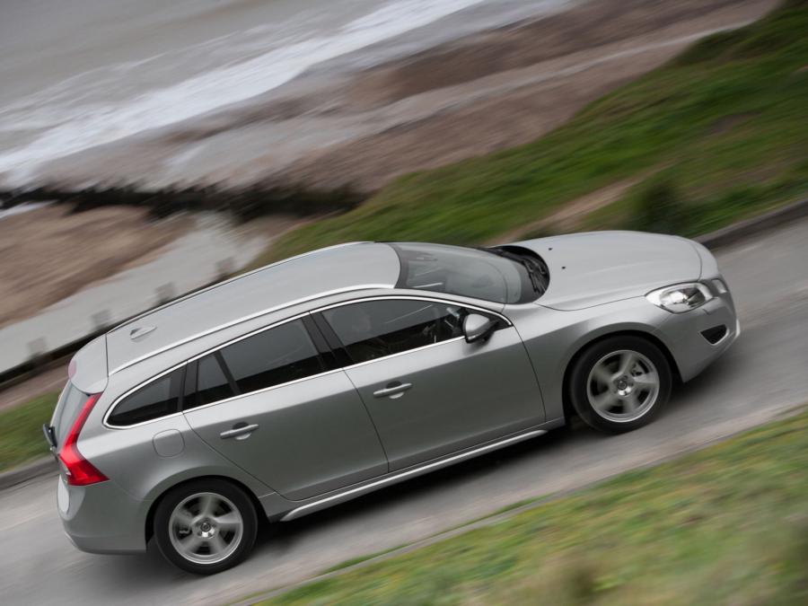  Volvo V60 D3 2010 года  (UK) (фото 19 из 21)